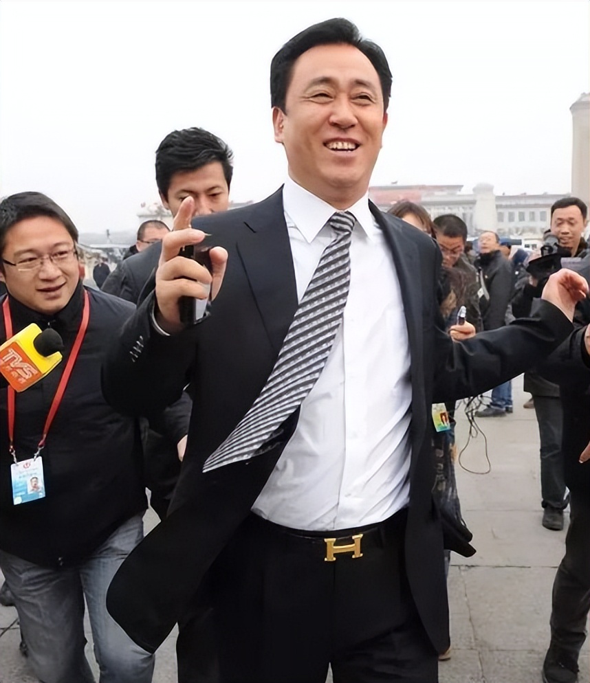 许家印第一代地产首富,许家印草根变富豪度过三次危机