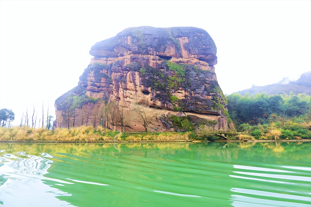 问道龙虎山，观“天下三绝”，“道教第一山”碧水丹霞入画来