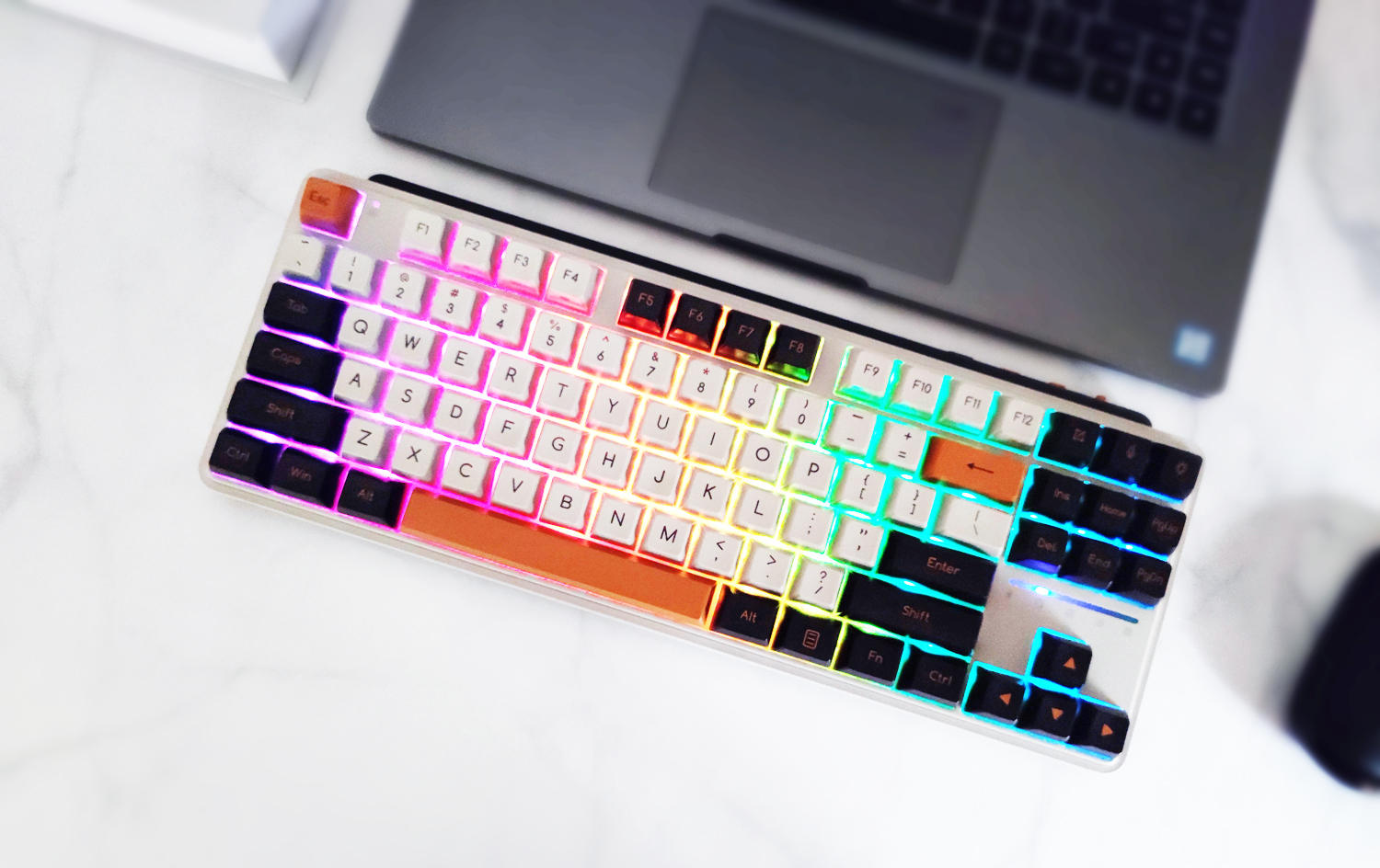 米物art机械键盘z870,16寸笔记本搭配87键机械键盘推荐