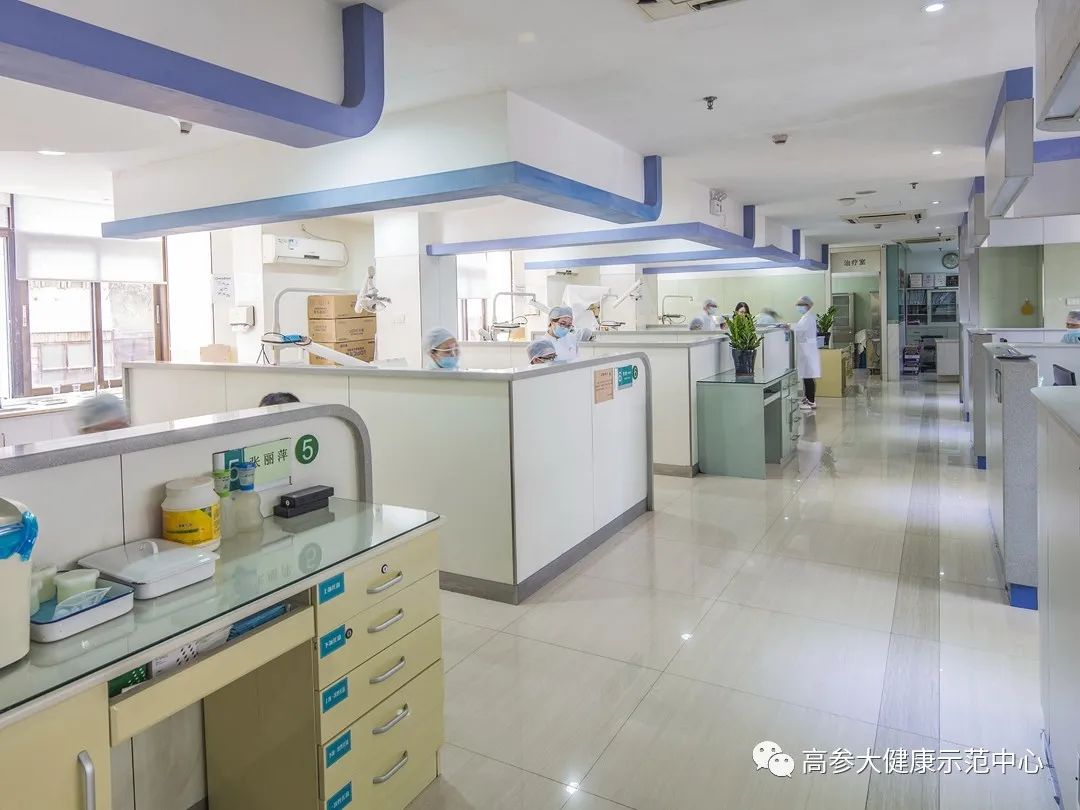 公立医院口腔和私人牙科比较,三甲医院牙科好还是口腔医院好