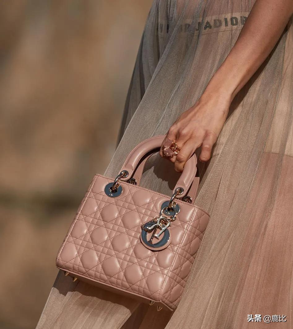 ladydior戴妃包丝绒,美到窒息的迪奥戴妃包
