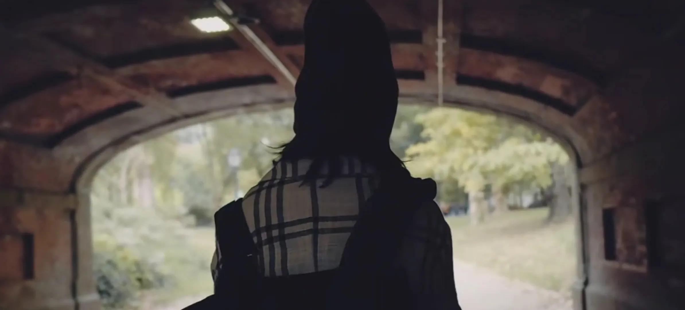 在梦中哼着我们曾经喜欢的歌谣,在梦中哼着曾经最爱的歌谣