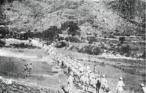 历史小说：化装成鬼子的战士们通过殊死搏斗夺取了鬼子炮艇