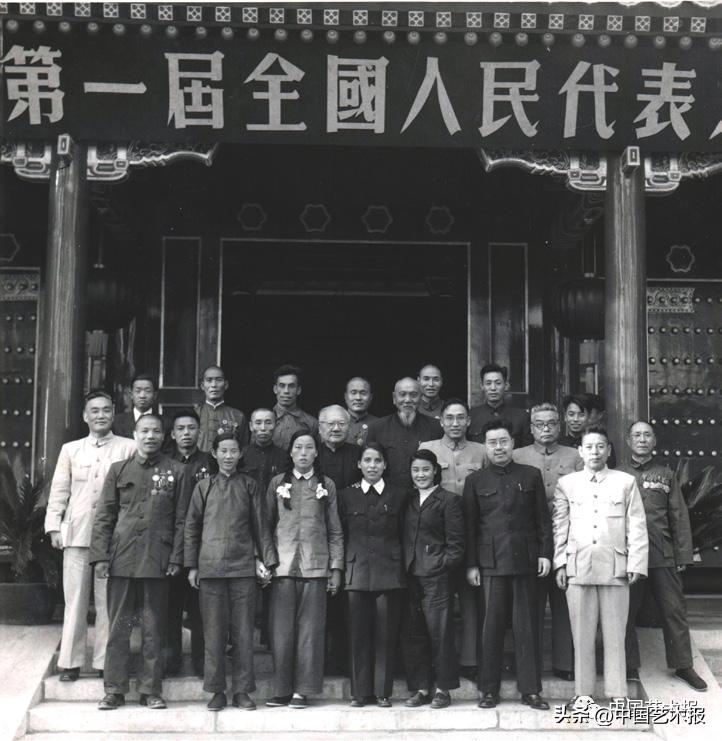 杩欎釜灞曡涓轰粈涔堜細闇囨捈浜哄績,杩欎釜灞曡鎵撶牬鑹烘湳鍜岀敓娲荤殑鐣岄檺