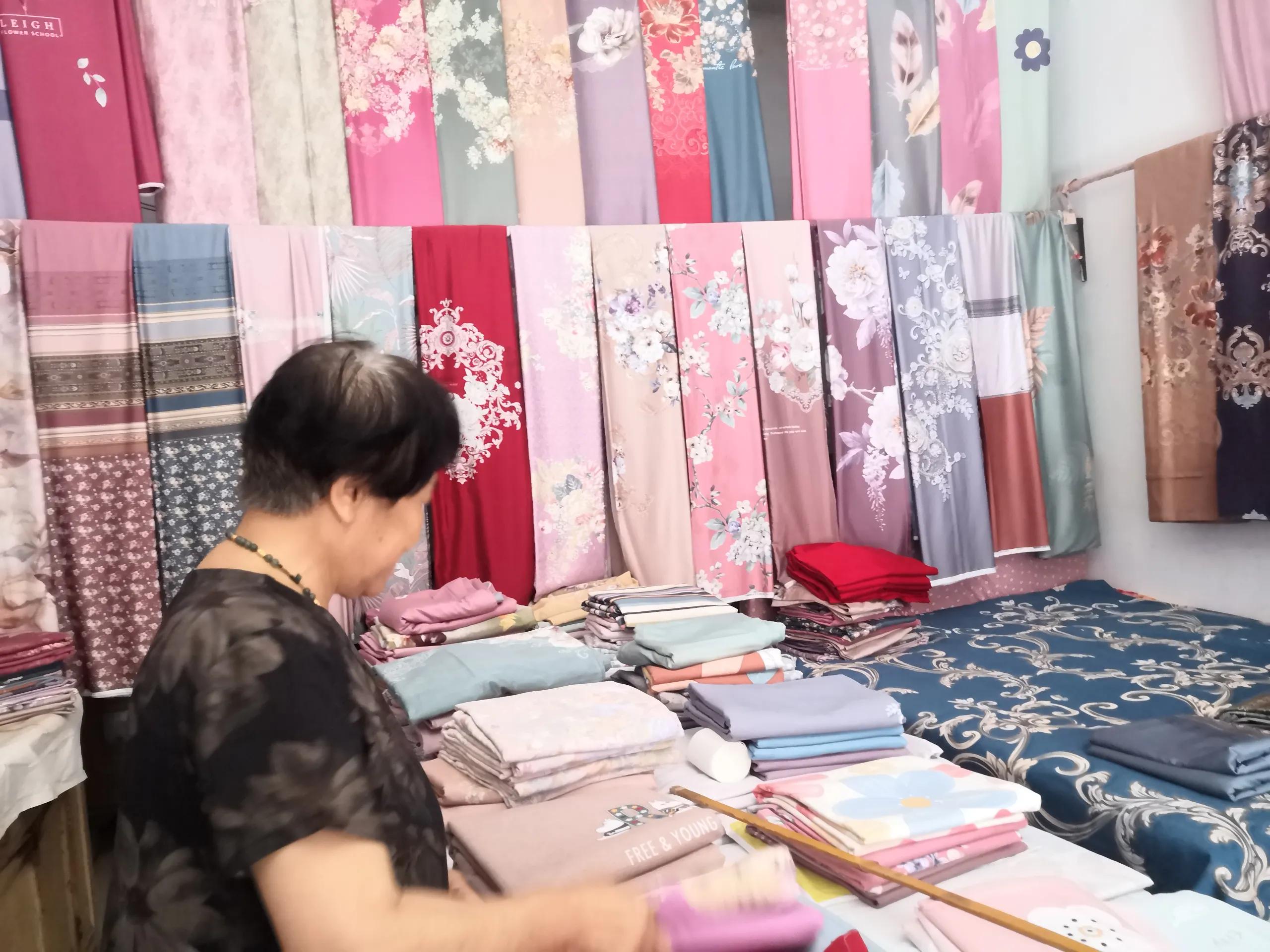 70后的老大姐自娱自乐,七十岁网红老大姐