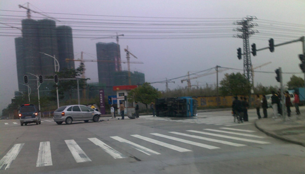 新车第二年车险应该怎么买,新车车险第二年可以换公司买吗