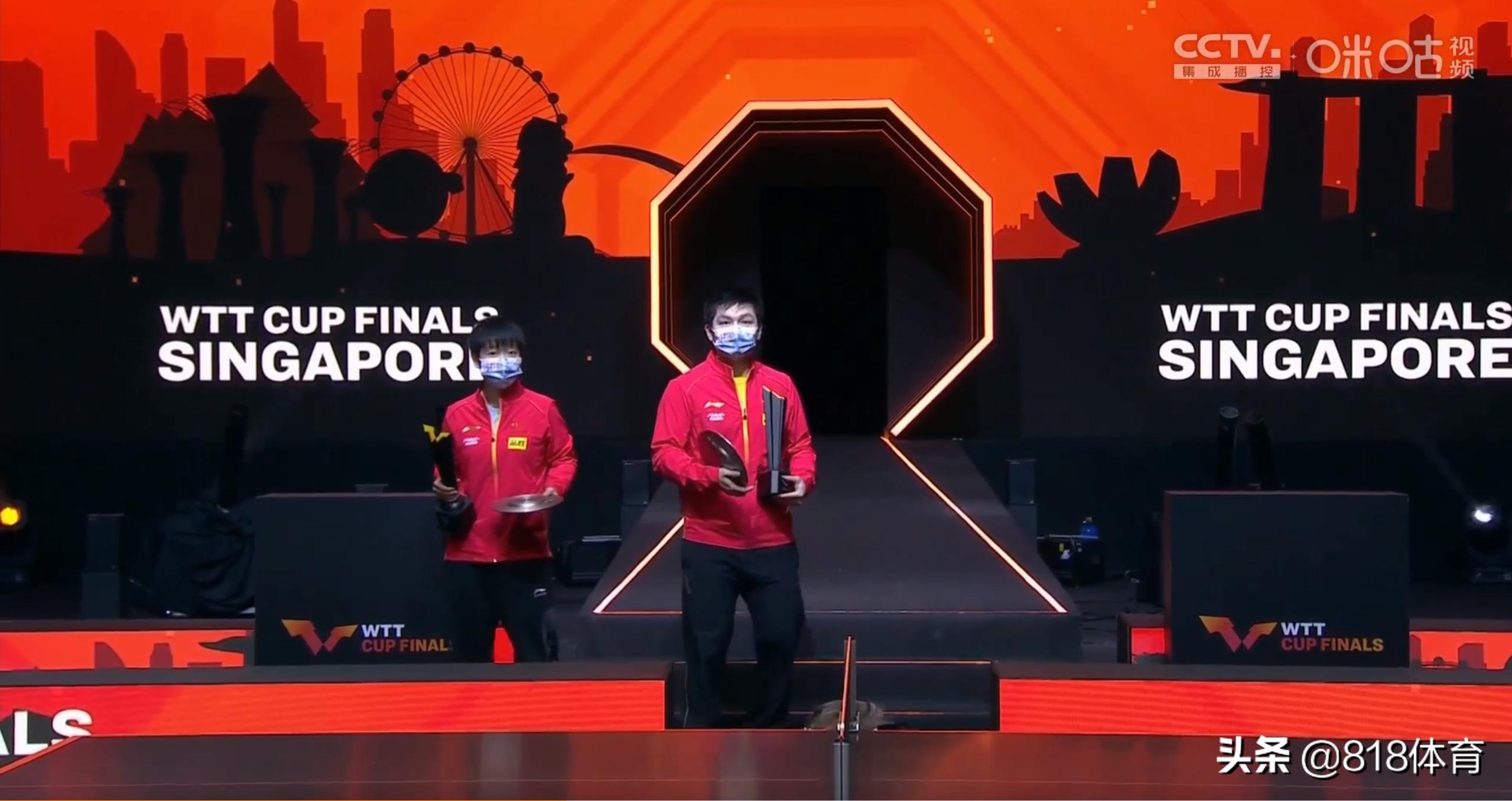 王楚钦樊振东憨憨视频,樊振东孙颖莎颁奖礼合照