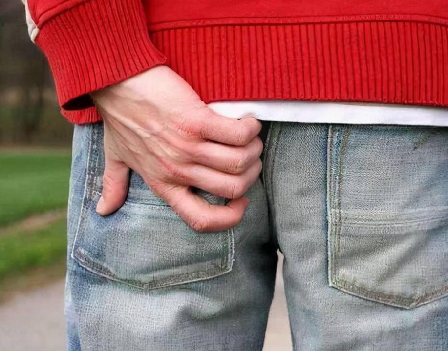 肛门潮湿瘙痒还臭用盐水能缓解吗,肛门潮湿瘙痒灼热伴有尿频尿灼热