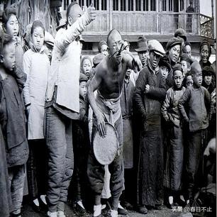 纳粹老照片犹太女人,老照片纳粹女魔头的下场