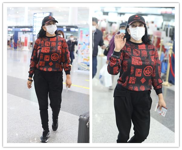 刘晓庆穿红色卫衣,刘晓庆同款卫衣