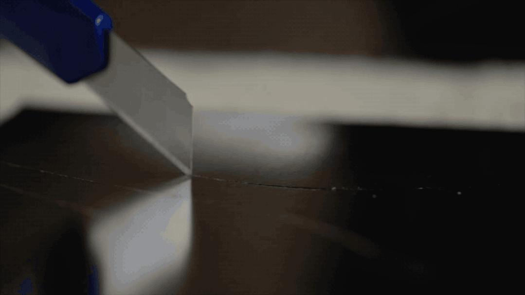 他坚持创作40年，刻出独一无二的黑白世界