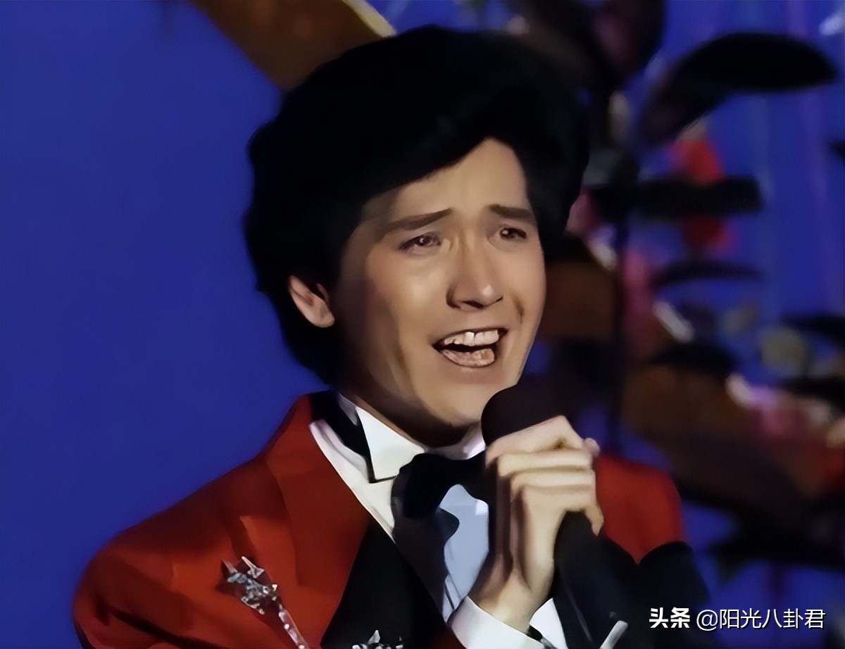 明星同框杨幂和肖战,众女星与谢霆锋合影