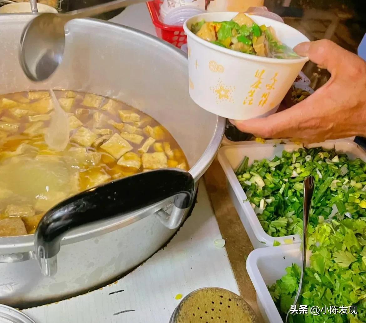 8元！福州浦东公交站一位老伯的臭豆腐让人念念不忘