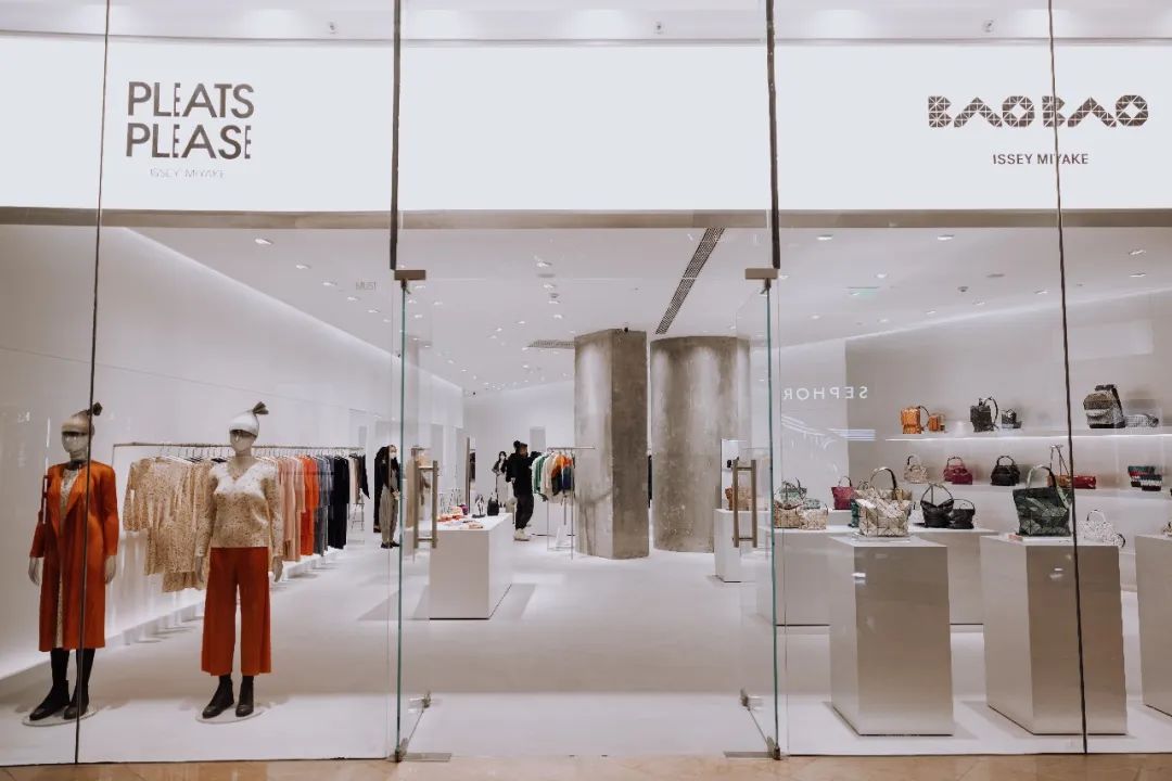 广州第①家「三宅一生」揭幕，这些超火单品拉满秋冬氛围感