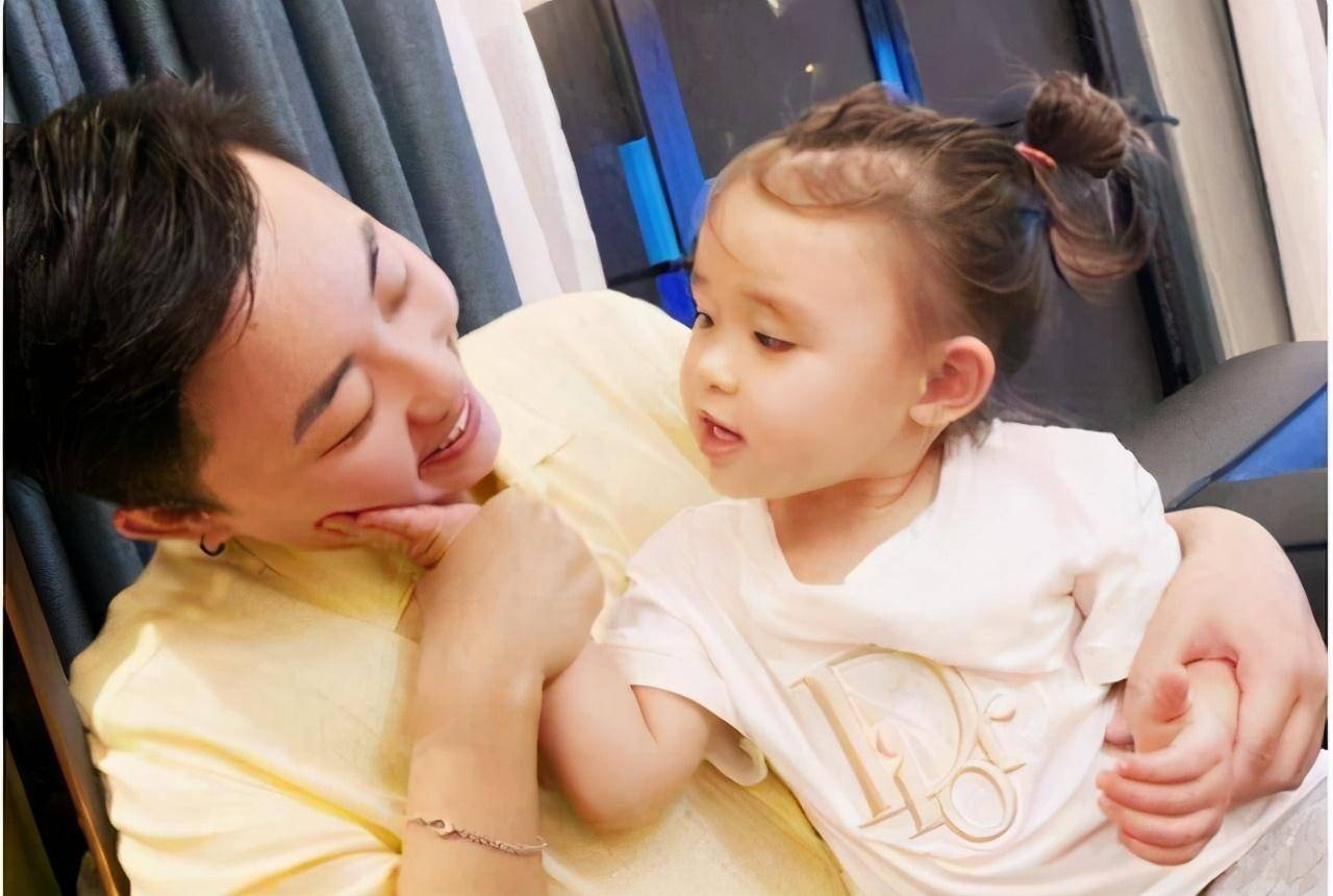 女子花50万生育5国混血儿,女子花20万生下一个混血儿