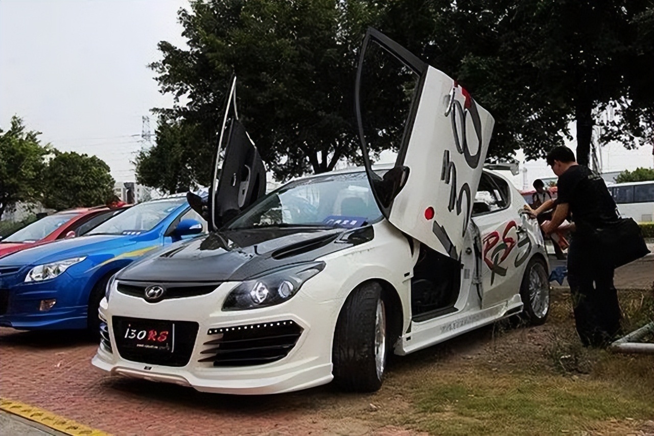 这几款车车内异味严重你中招了吗,这几种情况表示车子要自燃