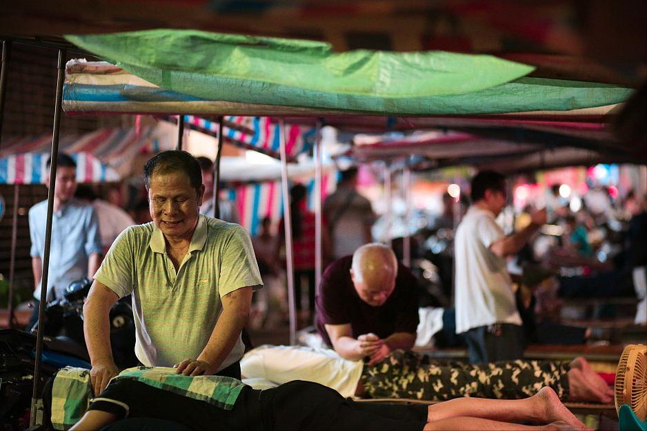 南宁一夜市摊主致人死亡,南宁市盲人夜市