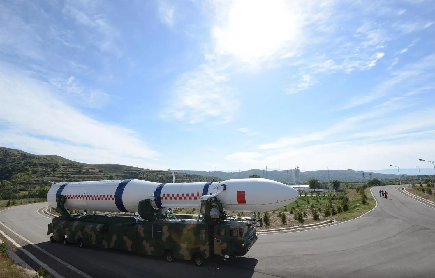 最新长征5号与重型猎鹰对比图,长征六号改型火箭