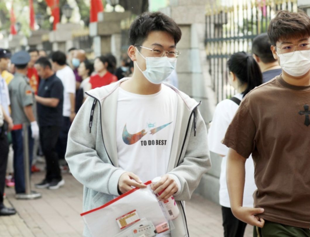 高考进行时这些画面令人动容,今天高考加油的图片