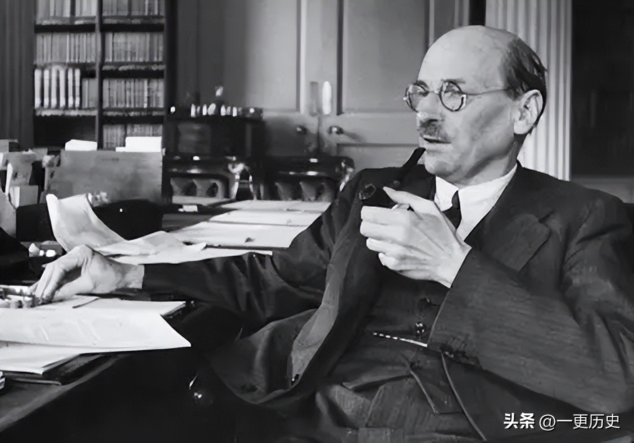 1949年紫石英号事件,英国军舰为何能逃跑?8年后毛主席揭开谜底