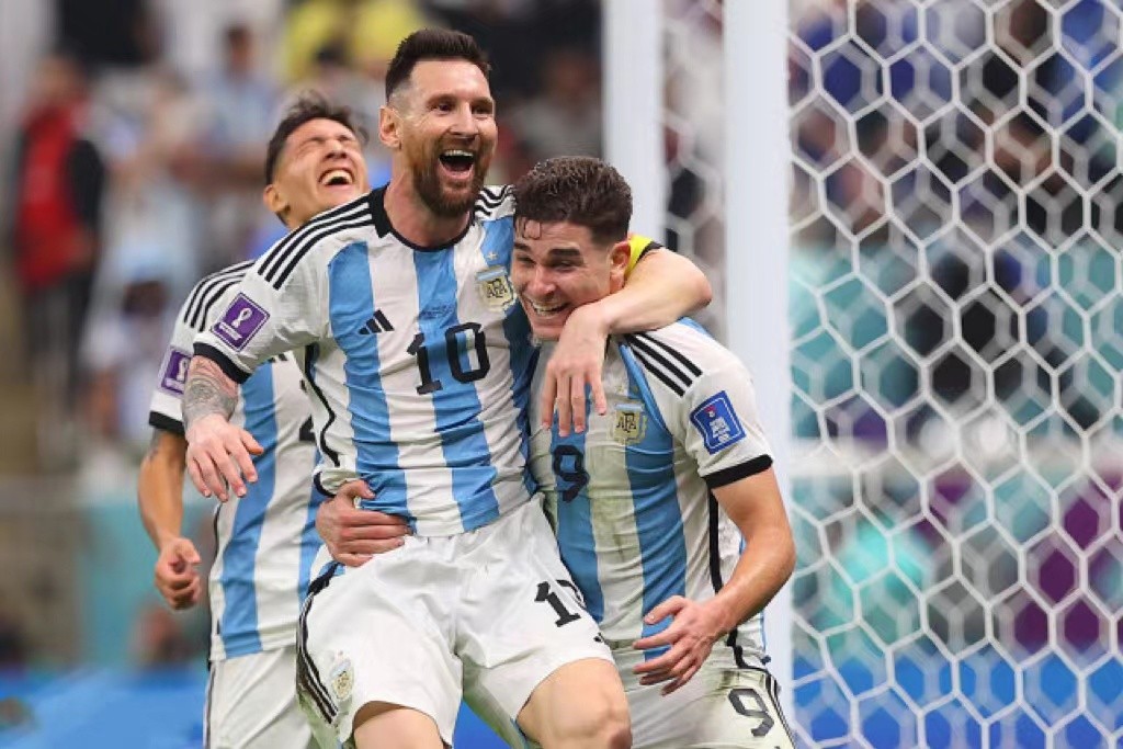 从侏儒到球王,从侏儒症患者到世界球王