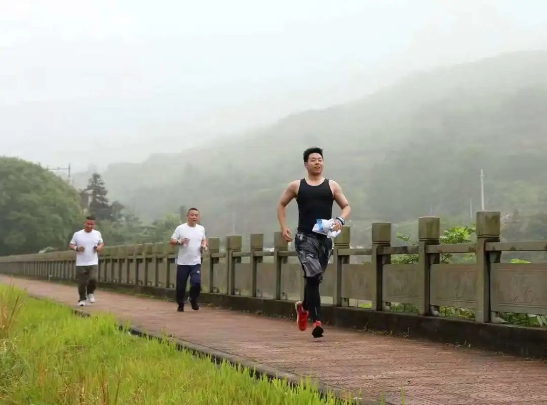 展演活动开场活跃气氛,积极参加文化展演