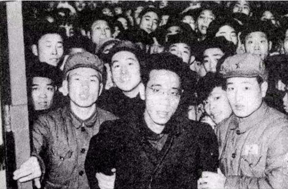 假如有人想用核酸造假发横财，我劝你多读历史