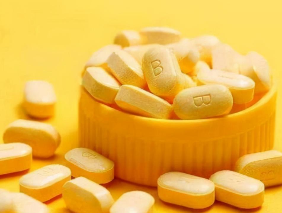 身体缺少黑色素导致白发吃什么好,身体缺什么造成白发