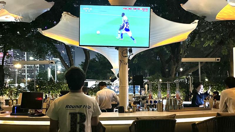 世界杯夜宵店氛围,足球世界杯酒吧活动