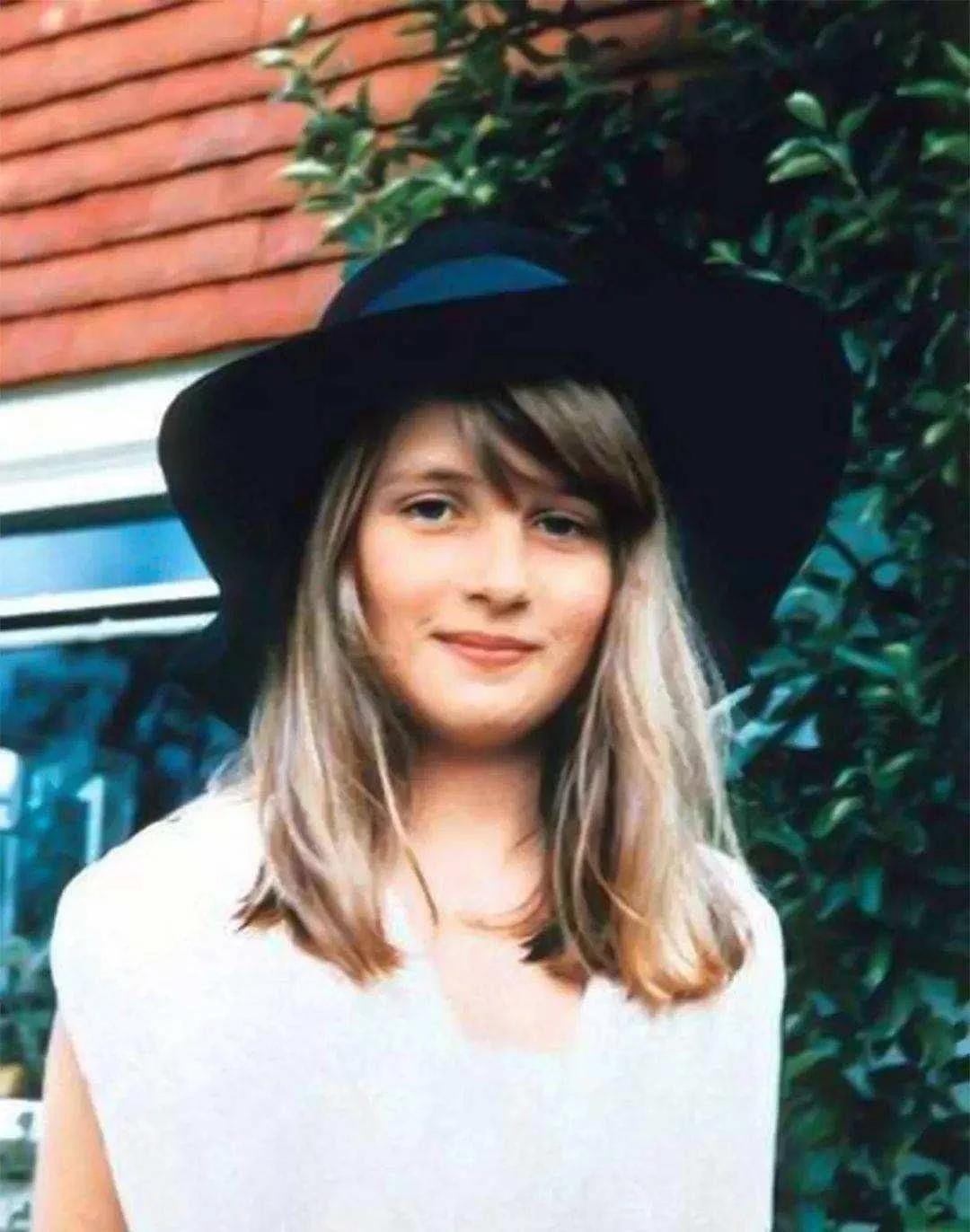 戴安娜初中毕业,戴安娜是高中生吗