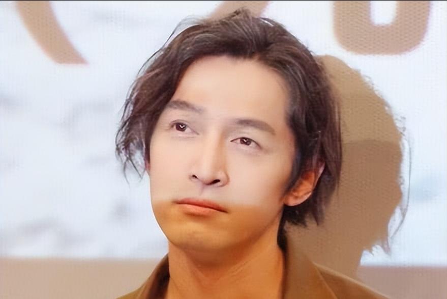 男生发际线秃,男生发际线秃适合剪什么头发