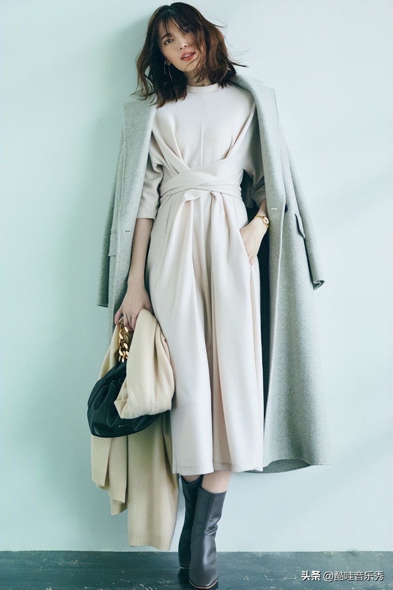 适合15-25岁女生的高颜值服装,适合35-40岁高级感服装