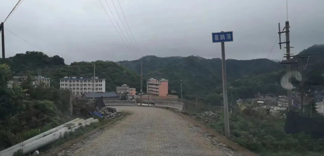 驻村就要住进群众的心里,驻村干部要驻进群众心坎里