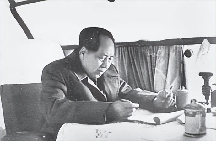 1952年救命恩人被举报贪污，毛主席惊讶：这不可能，我要问问恩来