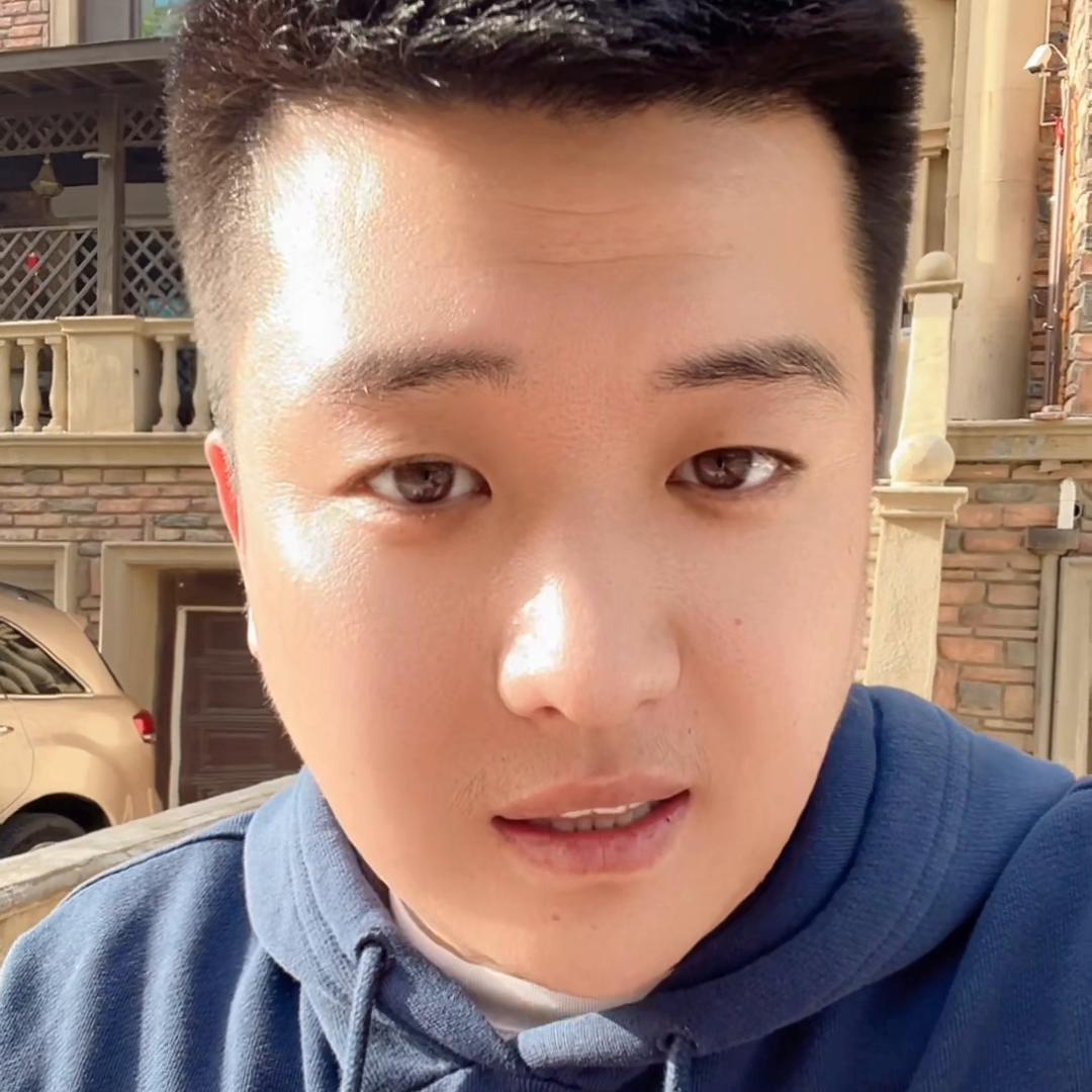 同样都是达人，听说普通探店达人一个月3000都搞不下，...