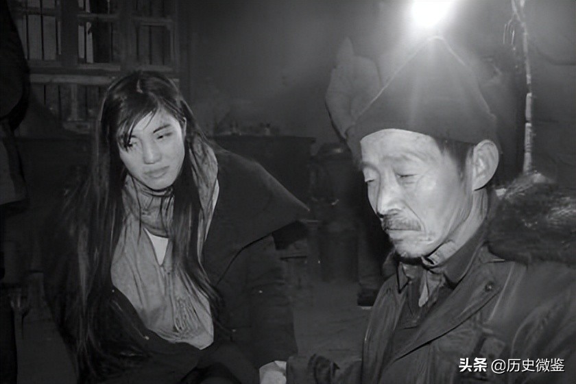 浙江女孩瞒着爸妈，寻找养父母12年，跪养母坟前嚎啕大哭：来晚了