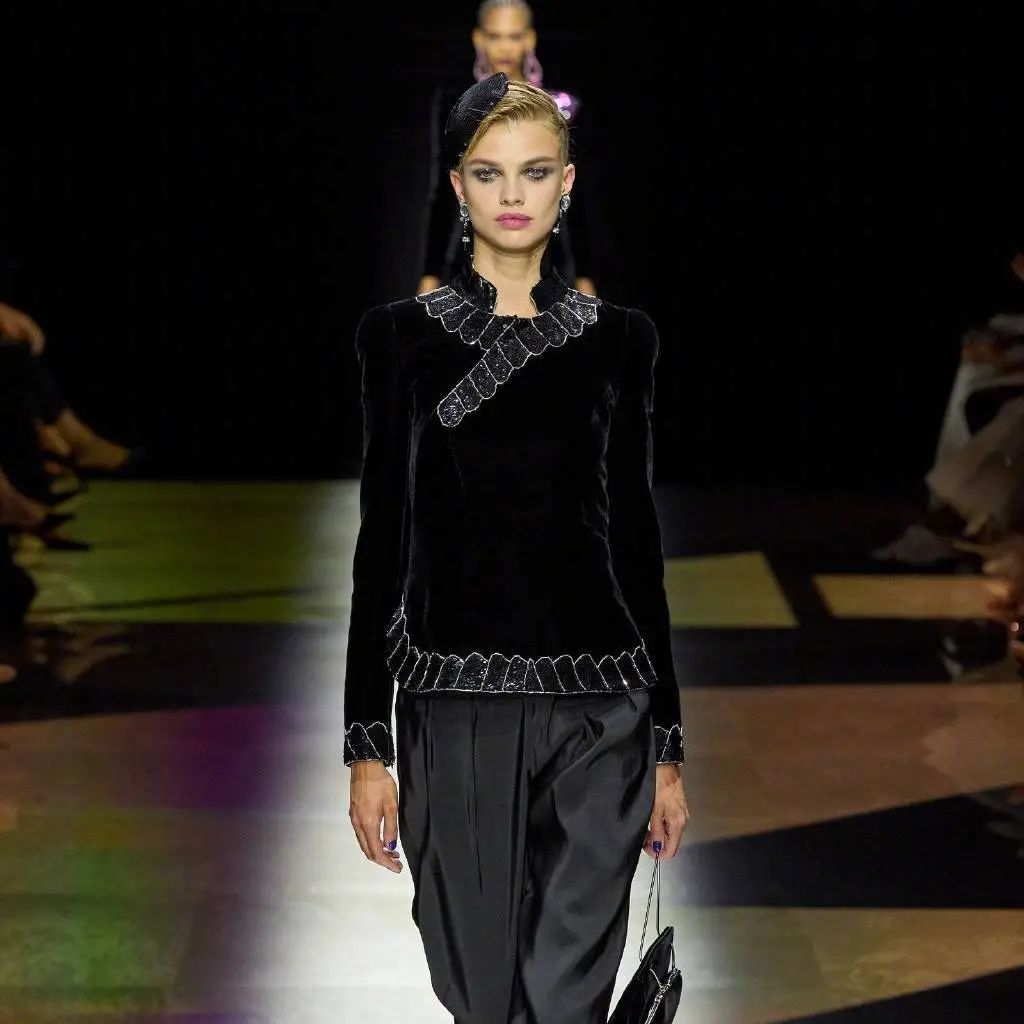 赵露思穿上廉价中国风礼服，俗成了18线网红