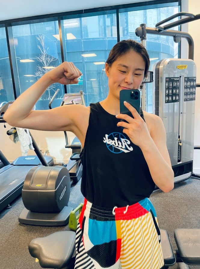 中国女篮王思雨照片好看一点的,徐杰和张茹王思雨身高啥关系