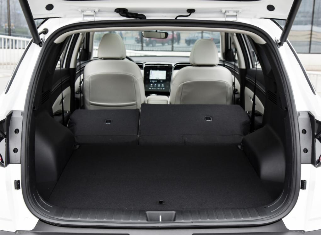 动力不足、销量一路下滑！北京现代第五代途胜L有哪些优缺点？