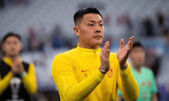 国足vs新西兰颜骏凌扑点,国足球迷打架