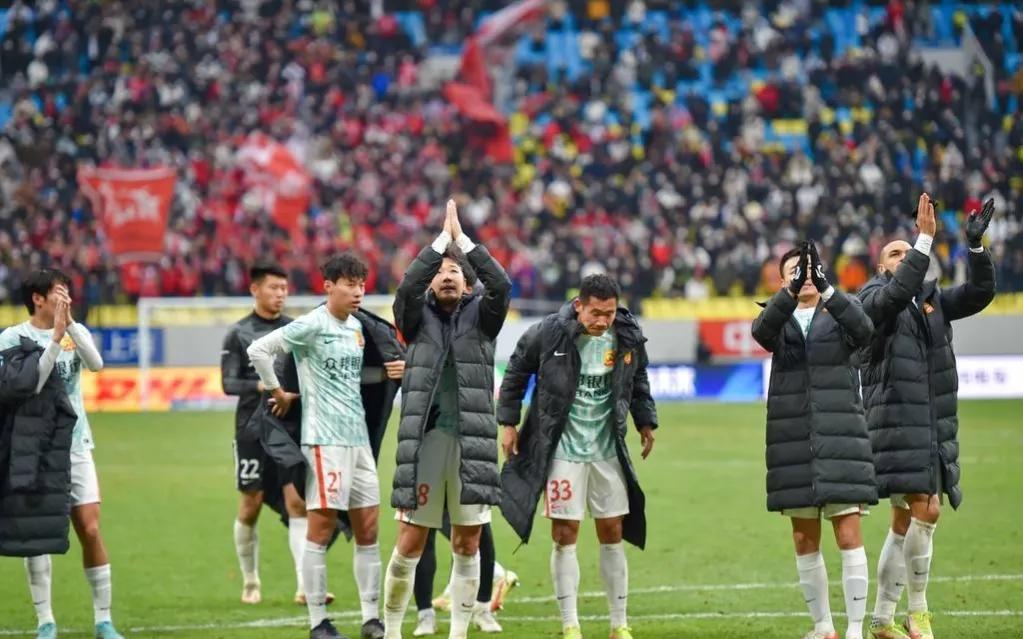 武汉三镇队首败,武汉三镇夺得中超冠军三年三冠