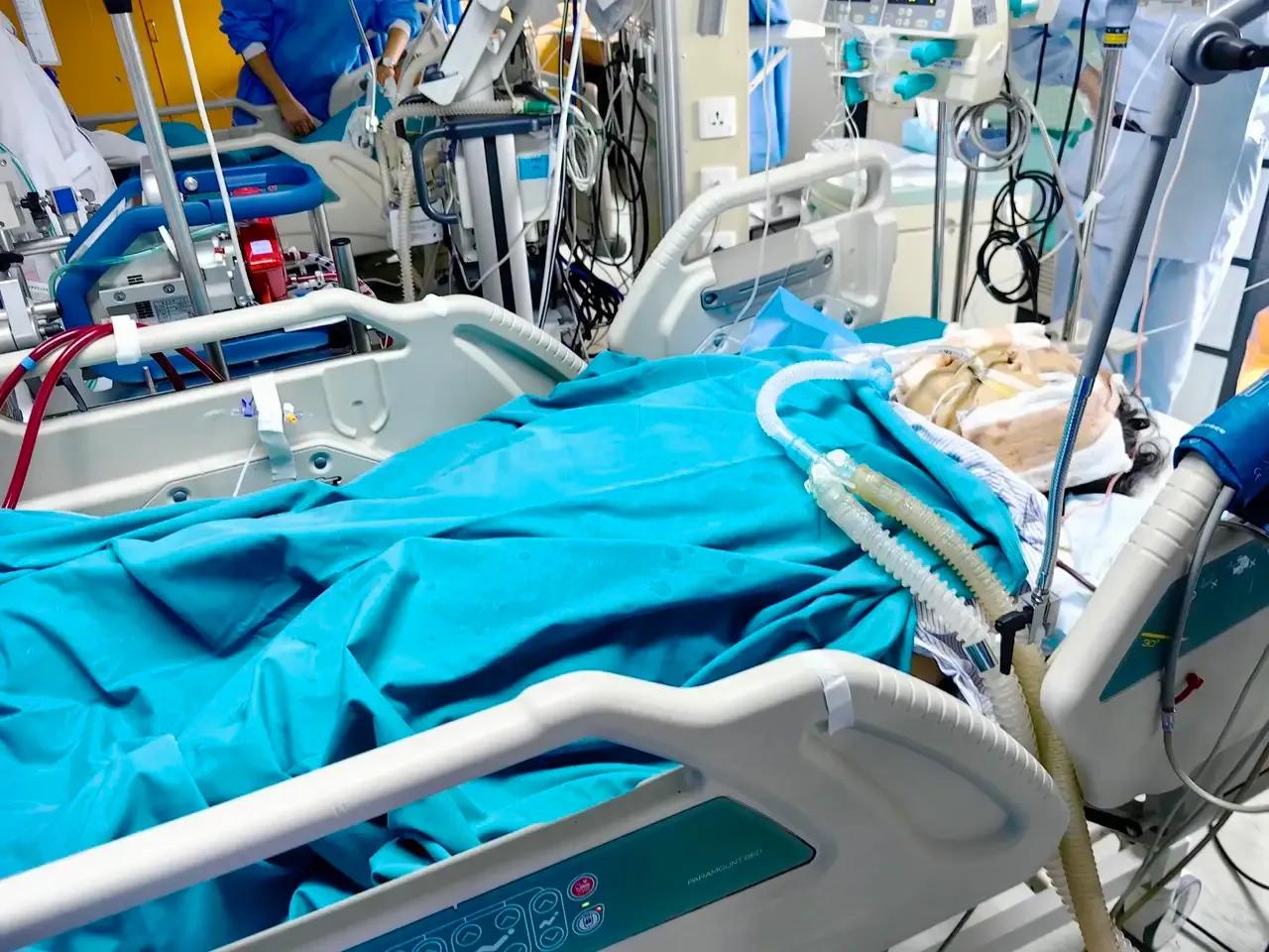 60岁大妈整容手术,60岁大妈整容后续