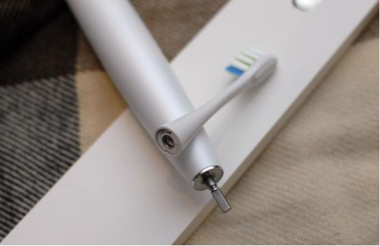 电动牙刷能去掉牙齿上的黑渍吗,小孩用电动牙刷会导致牙齿脱矿吗