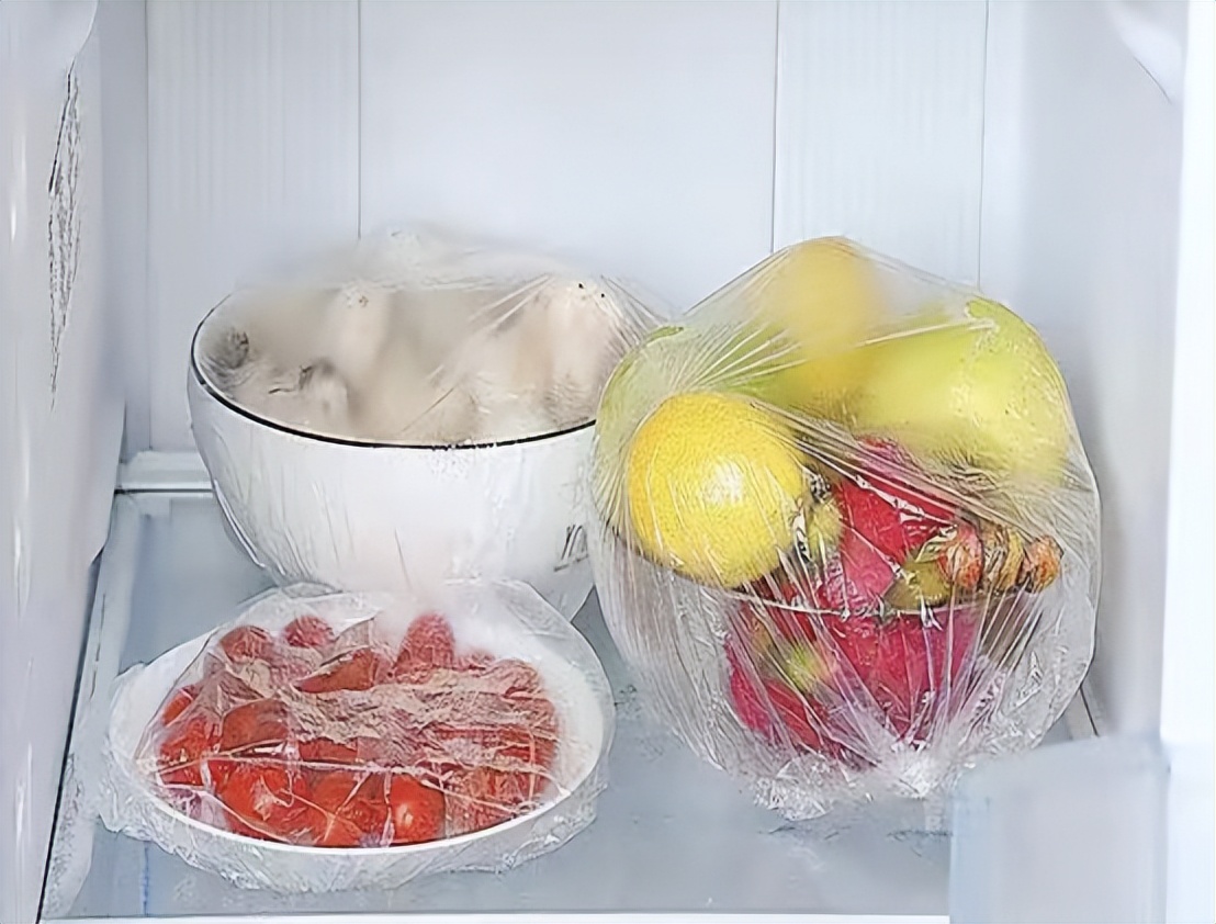 保鲜膜贴在皮肤上有什么危害,保鲜膜有毒吗对身体有害吗