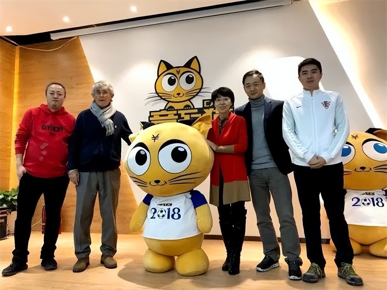 足球女记者李响与米卢,中国采访米卢的女记者