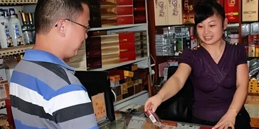 我34岁农村离婚男人，过年买8.5元一盒的香烟，被街坊邻居笑话