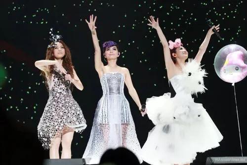 曾经唱着《中国话》的SHE，因为Hebe言论受到影响