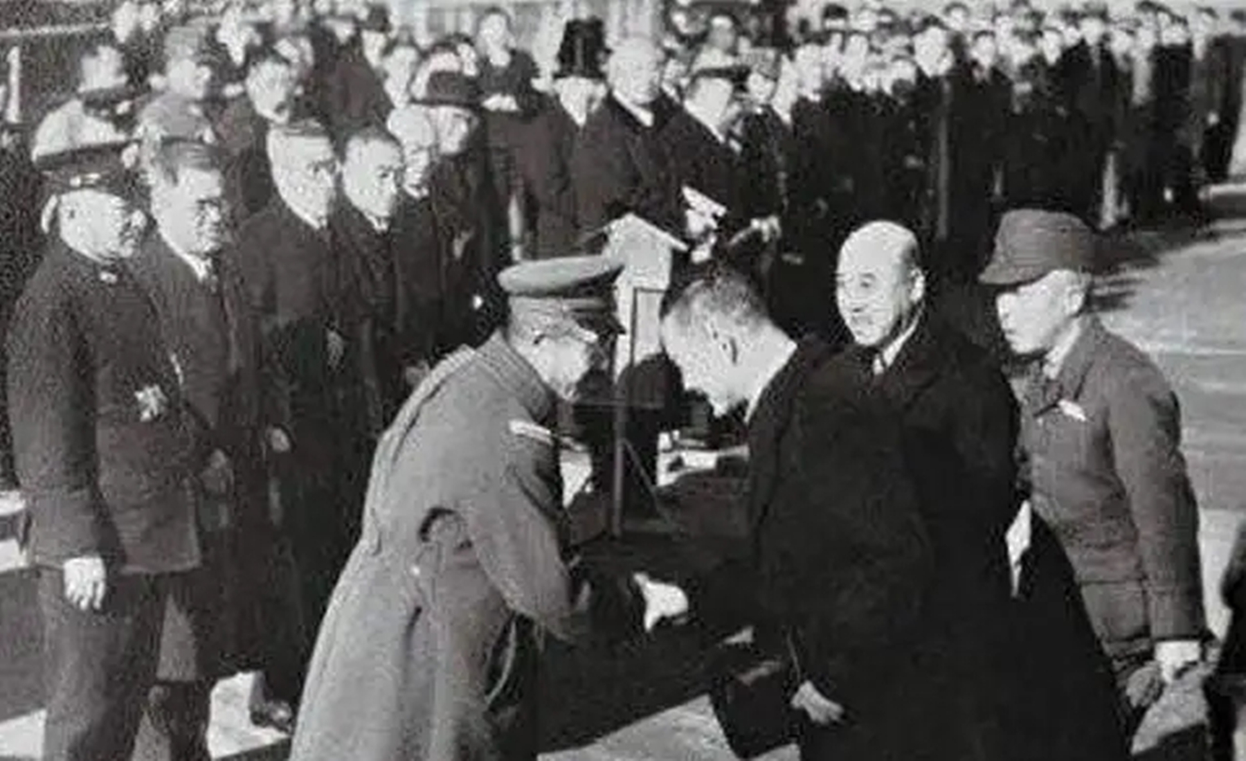 汉奸张本政怎么被抓的,张本政得到哪个天皇接见