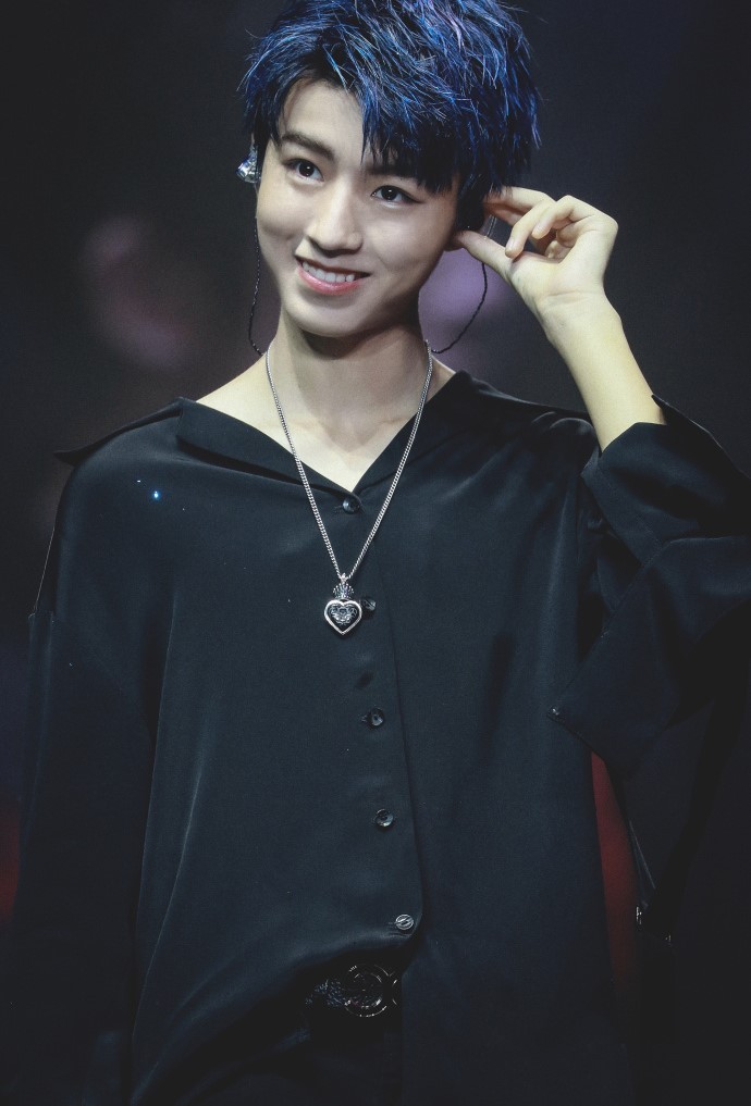 不顾形象的帅气男明星,不顾形象的男人具体表现