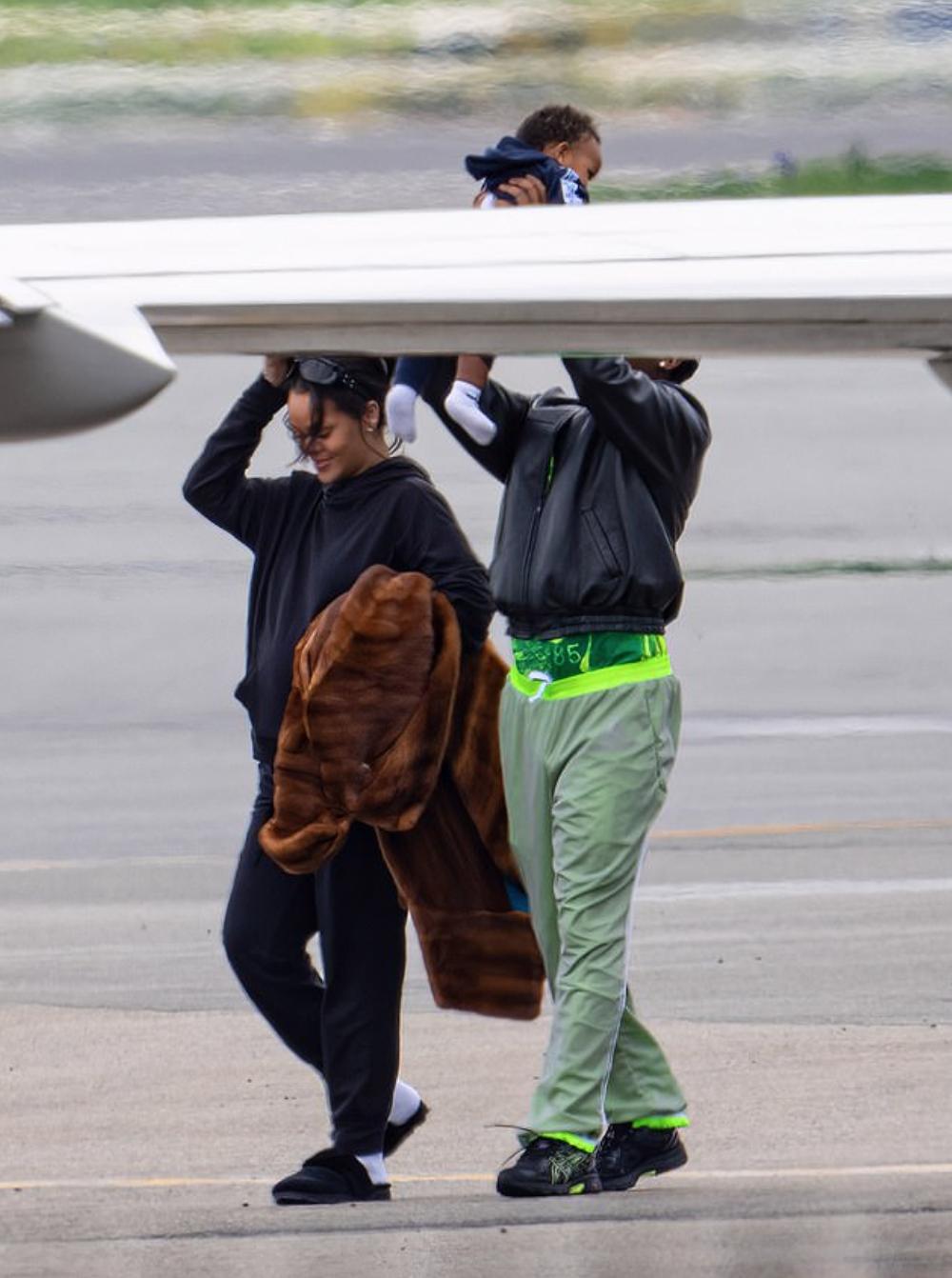 蕾哈娜露脐装,蕾哈娜穿貂